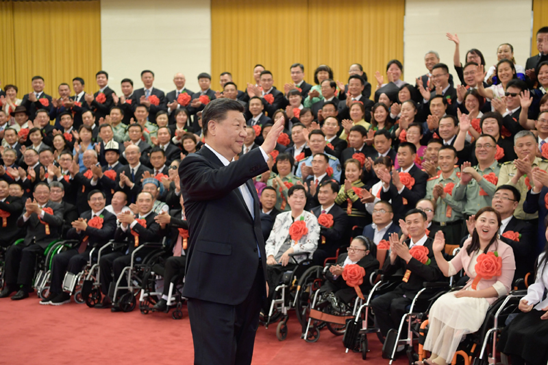 5月16日，党和国家领导人习近平、李克强、王沪宁等在北京人民大会堂会见第六次全国自强模范暨助残先进表彰大会代表。