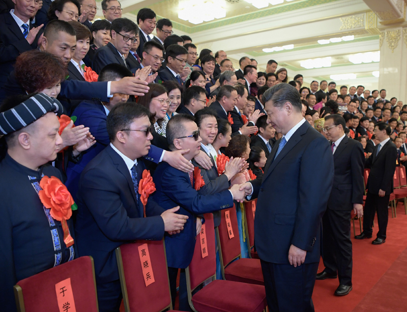 5月16日，党和国家领导人习近平、李克强、王沪宁等在北京人民大会堂会见第六次全国自强模范暨助残先进表彰大会代表。
