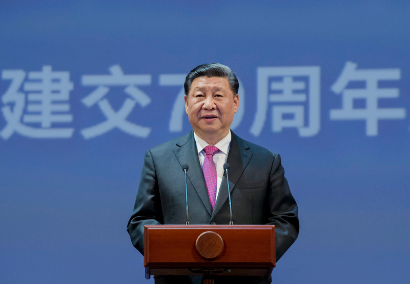 6月5日，国家主席习近平和俄罗斯总统普京在莫斯科大剧院共同出席中俄建交70周年纪念活动。这是习近平发表题为《携手努力，并肩前行，开创新时代中俄关系的美好未来》的致辞。 新华社记者 李学仁 摄